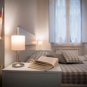 Novella White Apartment Florenz