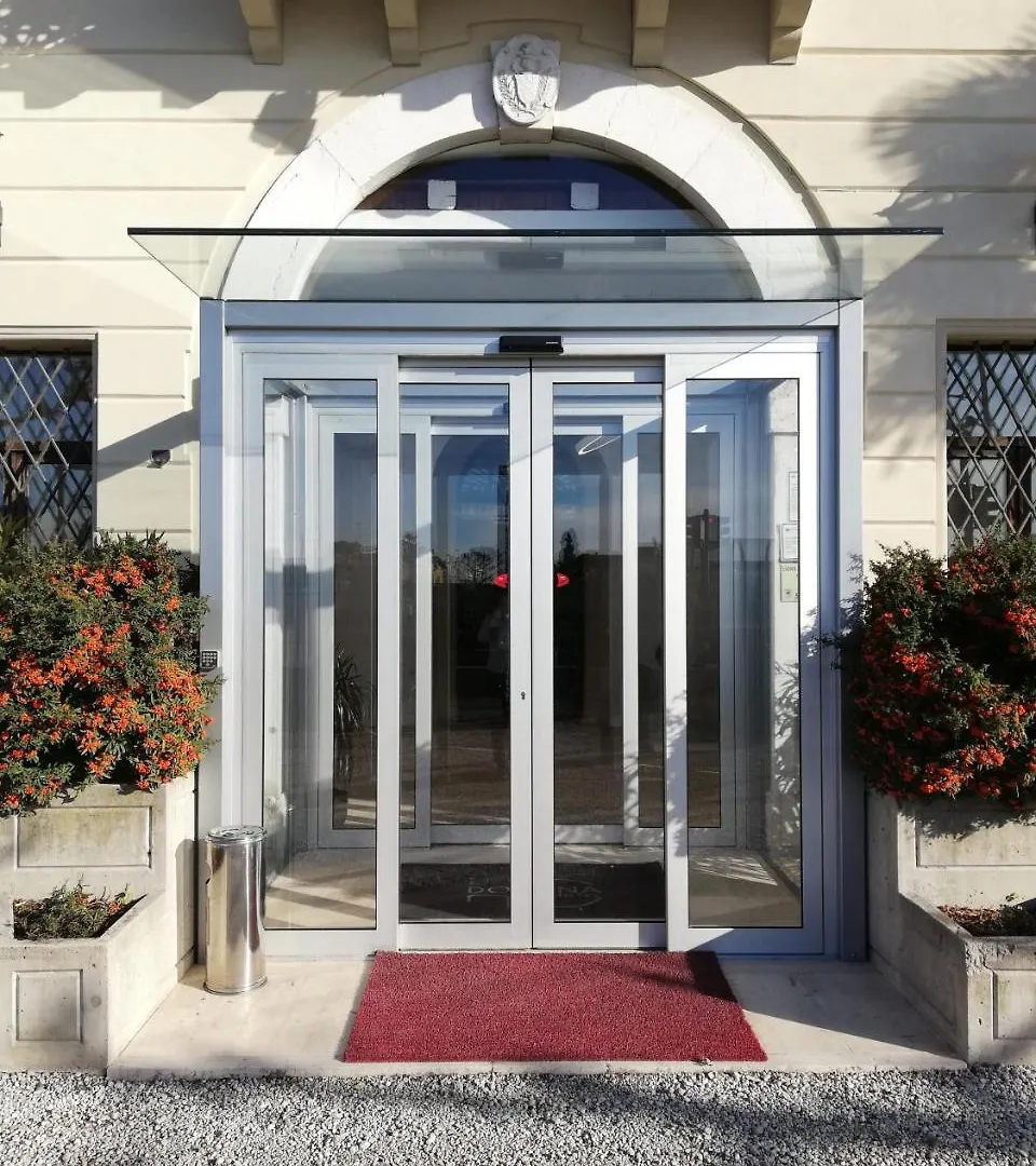 סירמיונה Hotel Dogana 3*,